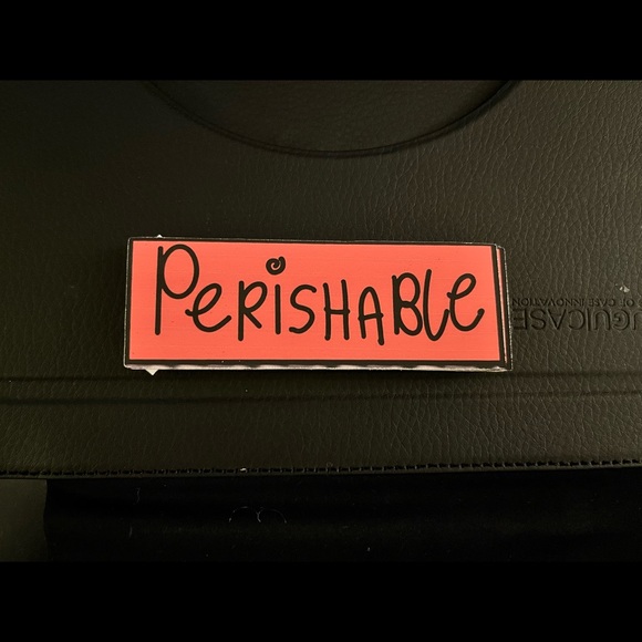 25 Red Perishable Shipping Labels - Picture 2 of 2